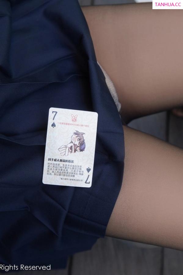   [XiuRen]高清写真图 2023.06.19 No.6940 谭小灵 短裙美腿第10张图片